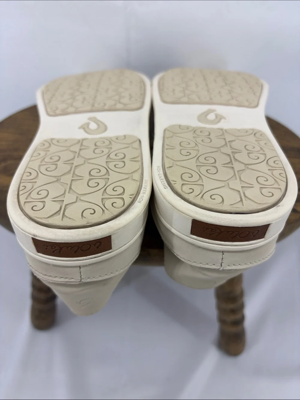 OluKai Womens Pehuea Slip-on Textured Top Slip-on Sneakers in Tapa Beige, sz 9